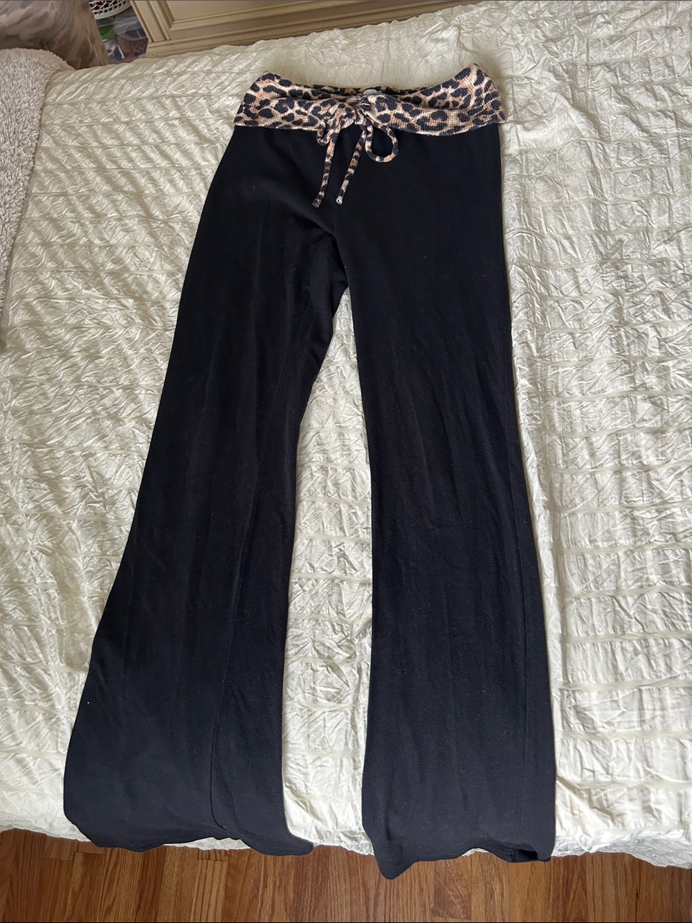 La Hearts Black Wide-Leg Lounge Pants with Leopard Waistband